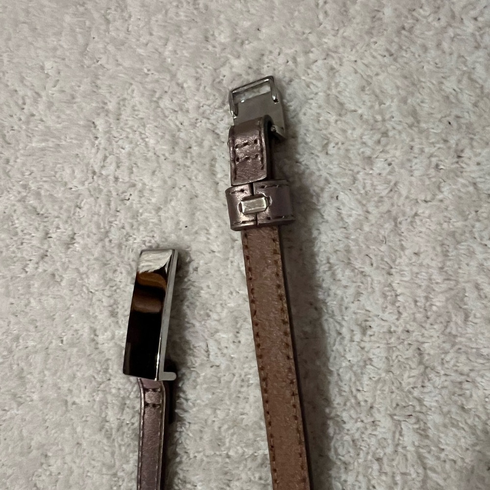 Cabi skinny belt with hook closure - Picture 3 of 4